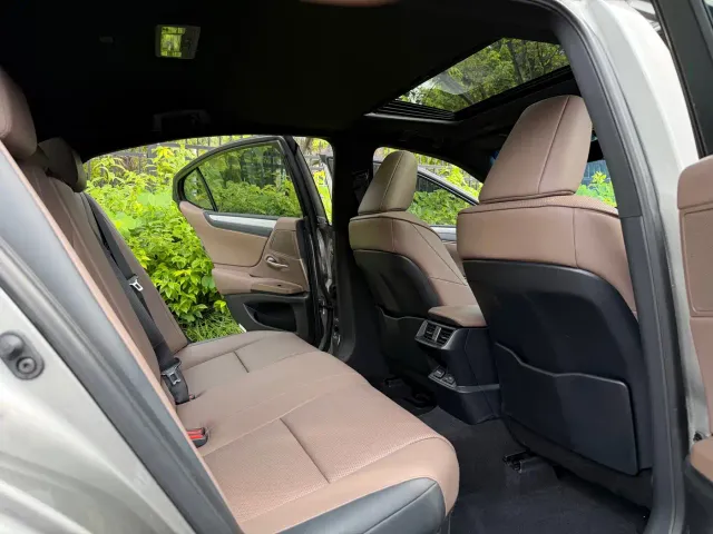 Lexus ES — Фото автомобиля 11