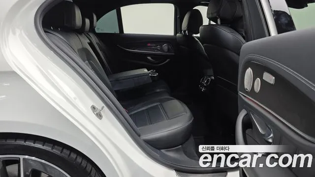 Mercedes-Benz E-Class — Фото автомобиля 12