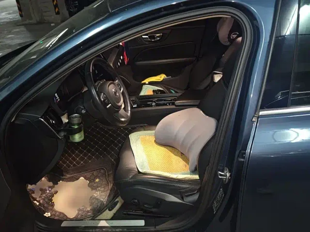 Volvo Volvo S60 2022 B4 Smart Comfort Luxury Edition — Фото автомобиля 16