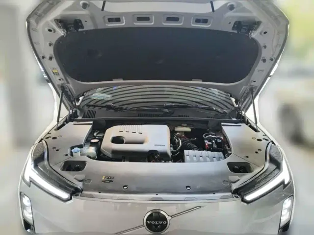 Volvo XC70 Plug-in Hybrid — Фото автомобиля 9