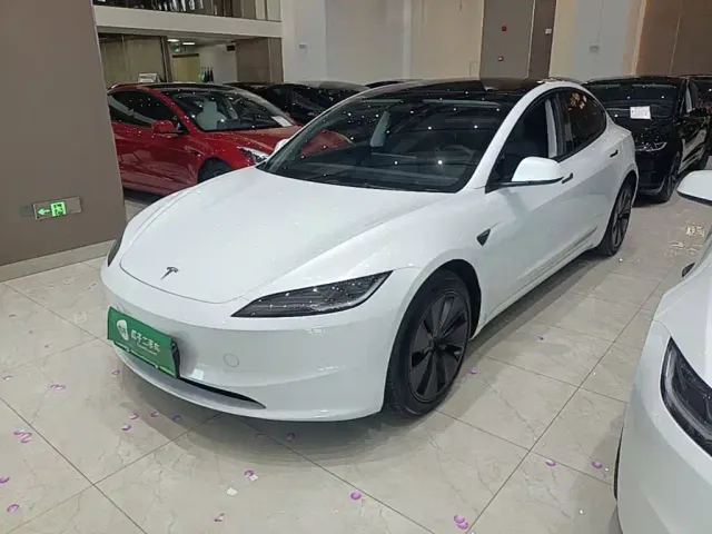 Фотография автомобиля — Tesla Model 3