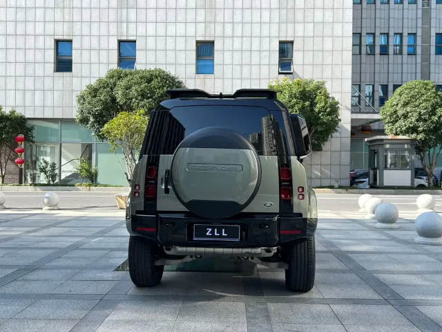 Land Rover Defender — Фото автомобиля 16
