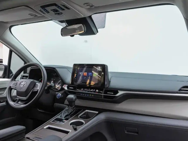 Toyota Sienna — Фото автомобиля 8