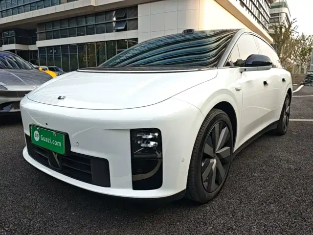 Фотография автомобиля — Li Auto i6