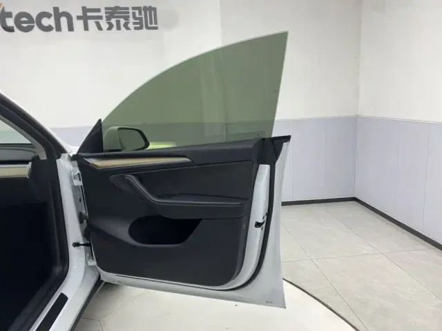 Tesla Model Y — Фото автомобиля 24