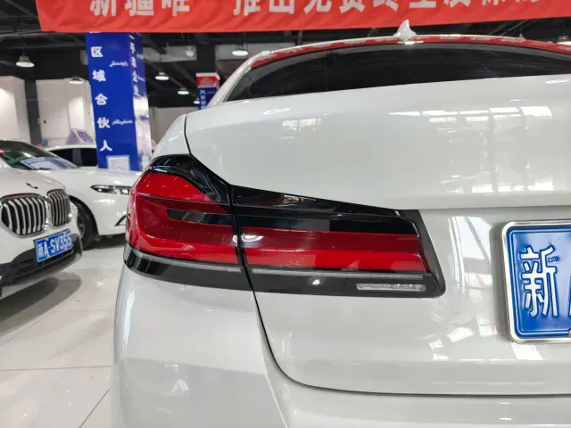 BMW 5 Series — Фото автомобиля 17