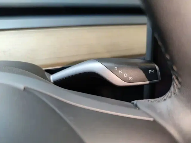 Tesla Model Y — Фото автомобиля 13