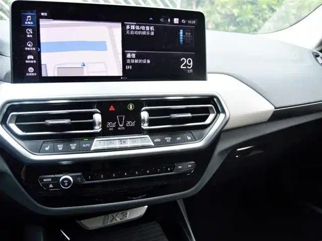 BMW iX3 — Фото автомобиля 12