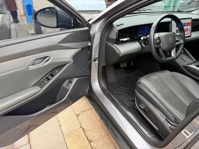 BYD Qin L — Фото автомобиля 14