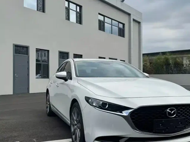 Mazda Axela — Фото автомобиля 3