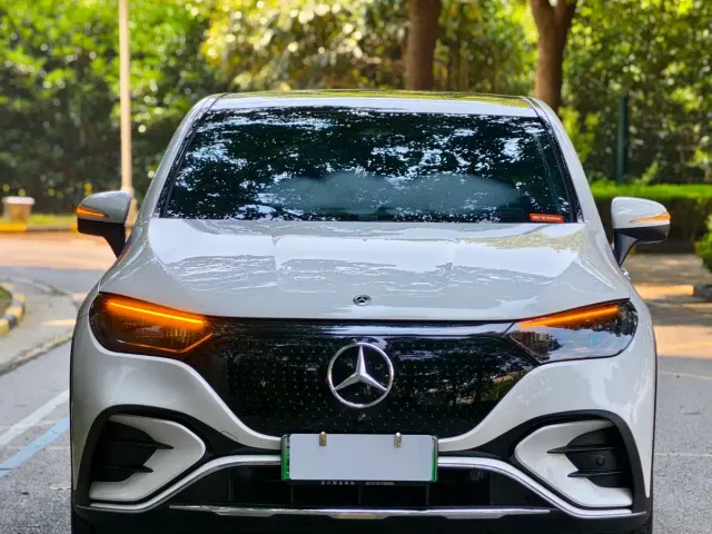 Mercedes-Benz EQE SUV — Фото автомобиля 2