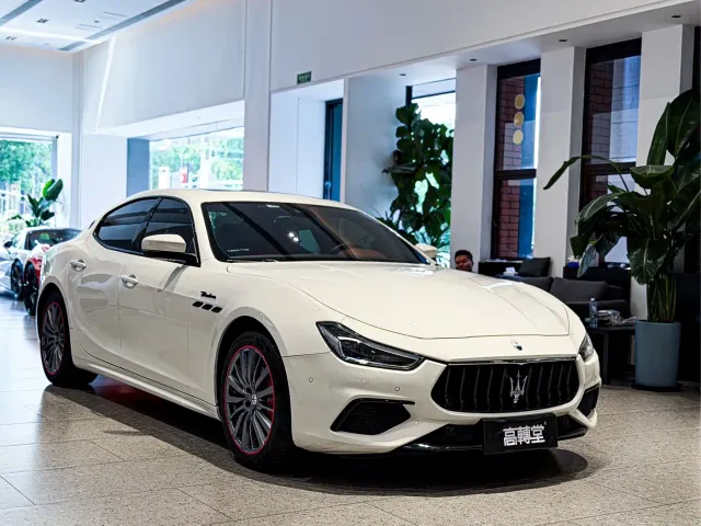 Maserati Ghibli — Фото автомобиля 5