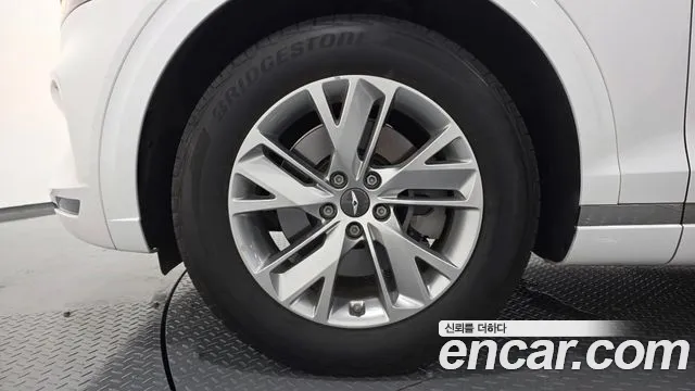 Genesis GV70 2.5T Бензин 2WD — Фото автомобиля 5