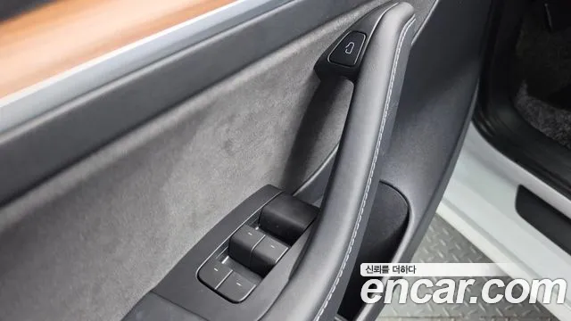 Tesla Model 3 — Фото автомобиля 29