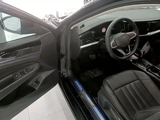 Volkswagen Passat — Фото автомобиля 15