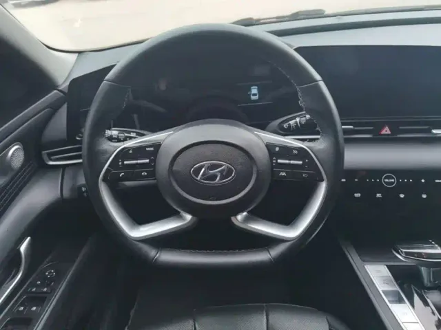 Hyundai Elantra — Фото автомобиля 10