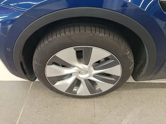 Tesla Model Y — Фото автомобиля 22