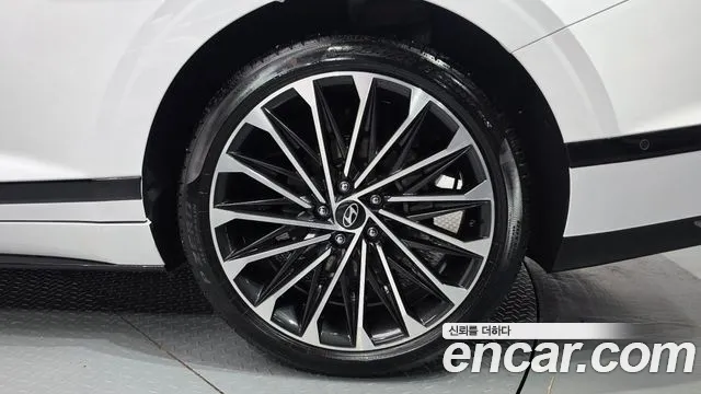 Hyundai Grandeur GN7 — Фото автомобиля 6