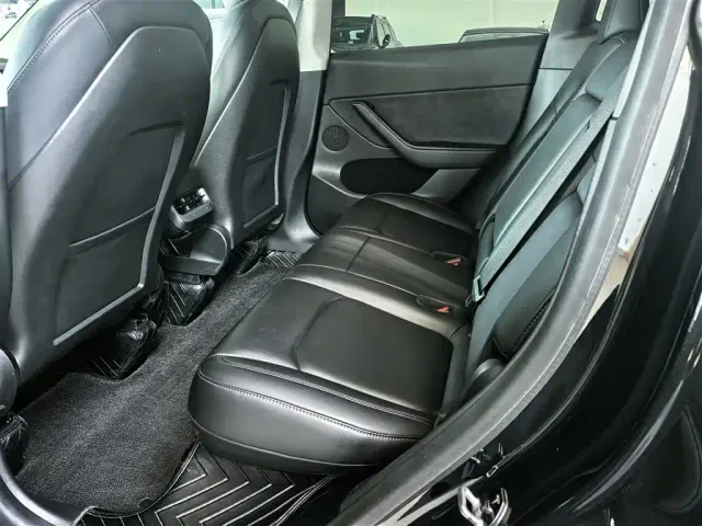 Tesla Model Y — Фото автомобиля 8