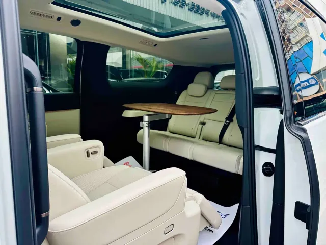 Li Auto MEGA — Фото автомобиля 7