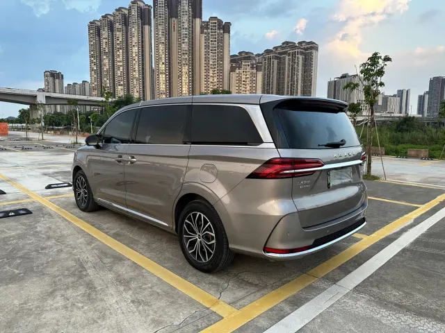 Roewe iMAX8 — Фото автомобиля 7