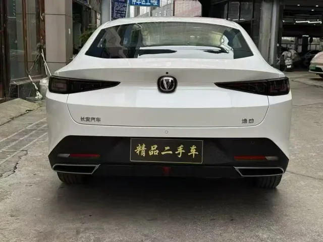 Changan Eado — Фото автомобиля 9
