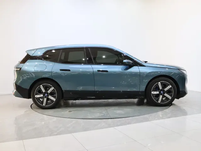 BMW iX — Фото автомобиля 6