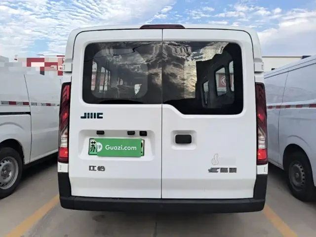 JMC E-Fushun — Фото автомобиля 5