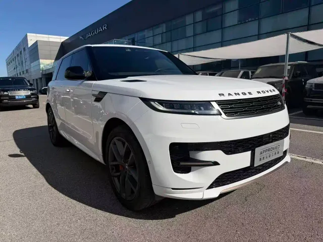 Land Rover Range Rover Sport — Фото автомобиля 3