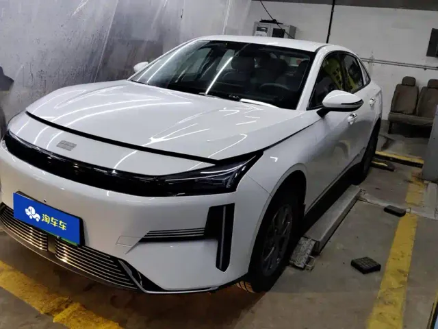 Фотография автомобиля — Geely Galaxy L6