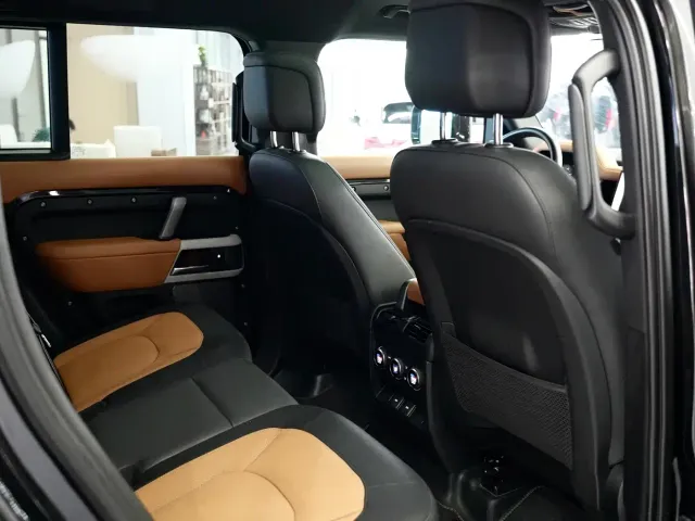 Land Rover Defender — Фото автомобиля 11
