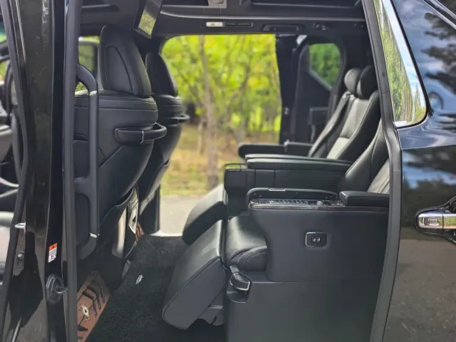 Toyota Alphard — Фото автомобиля 10