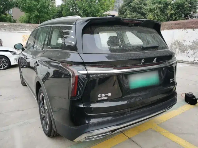 Hongqi HS7 PHEV — Фото автомобиля 4
