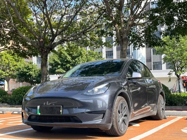 Фотография автомобиля — Tesla Model Y