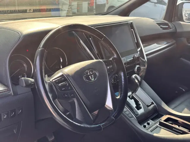 Toyota Alphard — Фото автомобиля 4