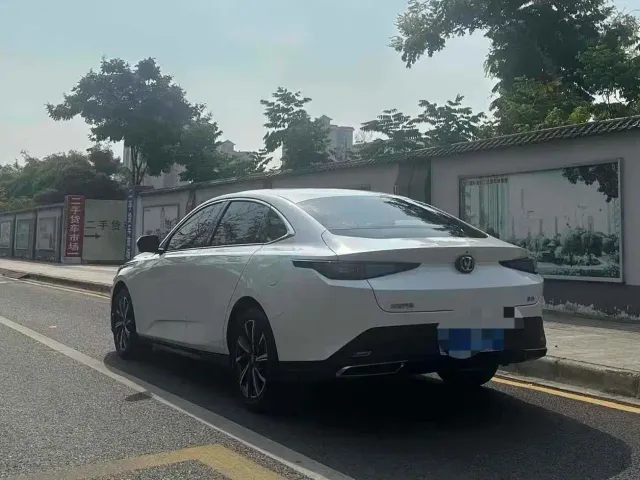 Changan Eado — Фото автомобиля 9
