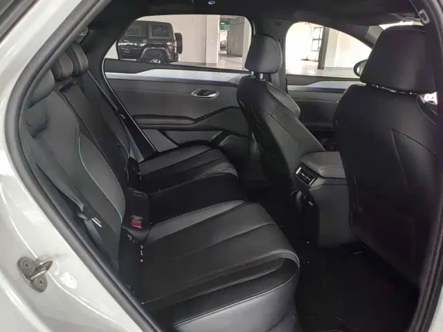 BYD Qin L — Фото автомобиля 10