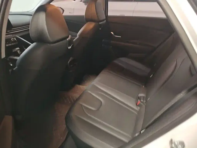 Hyundai Elantra — Фото автомобиля 12