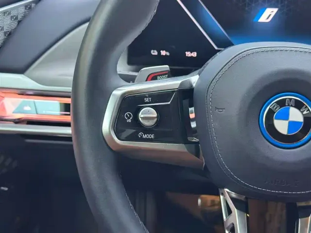 BMW i7 — Фото автомобиля 15