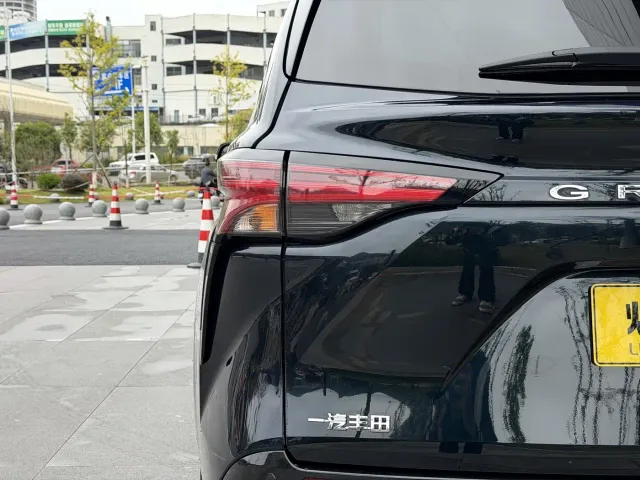 Toyota Granvia — Фото автомобиля 18