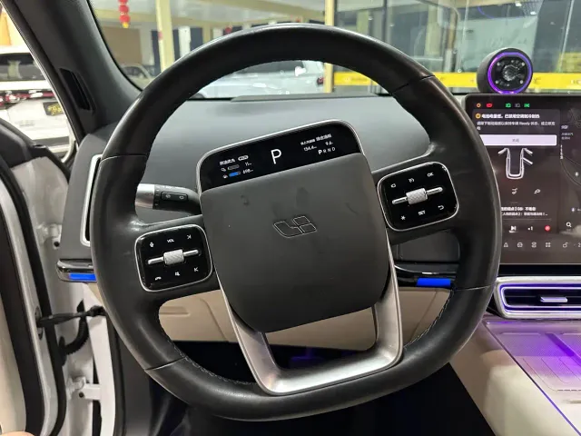 Li Auto L7 — Фото автомобиля 12