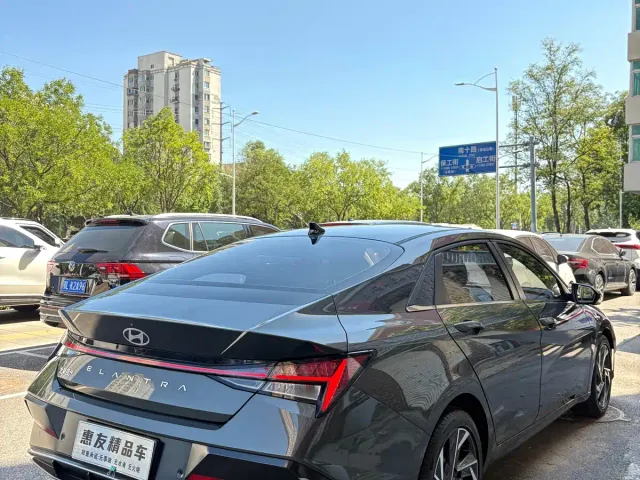 Hyundai Elantra — Фото автомобиля 4