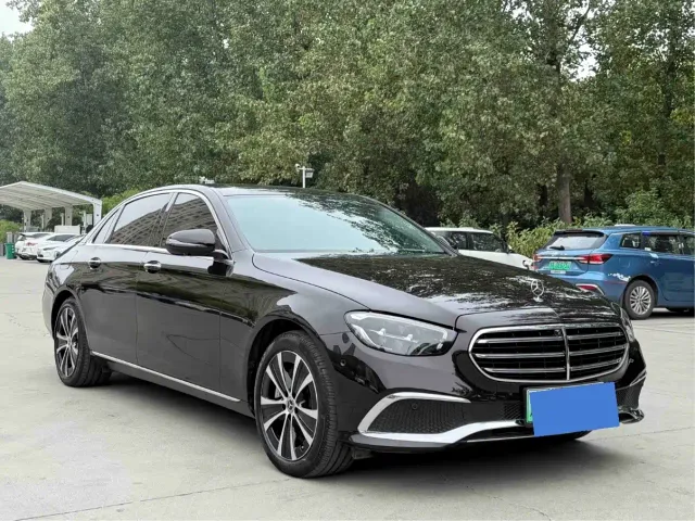 Mercedes-Benz E-Class — Фото автомобиля 3