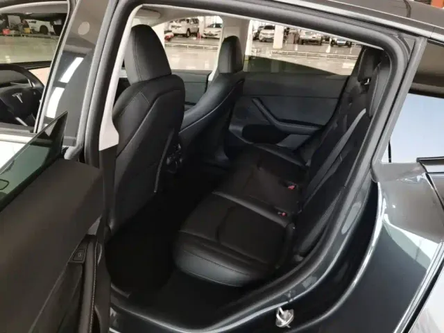 Tesla Model Y — Фото автомобиля 16