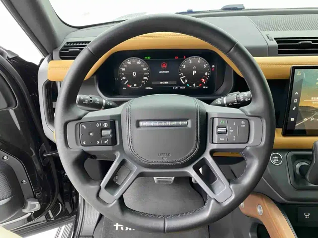 Land Rover Defender — Фото автомобиля 18