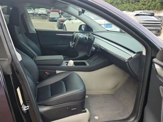 Tesla Model Y — Фото автомобиля 8