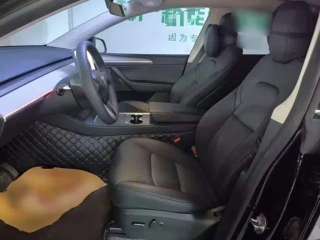 Tesla Model Y — Фото автомобиля 14