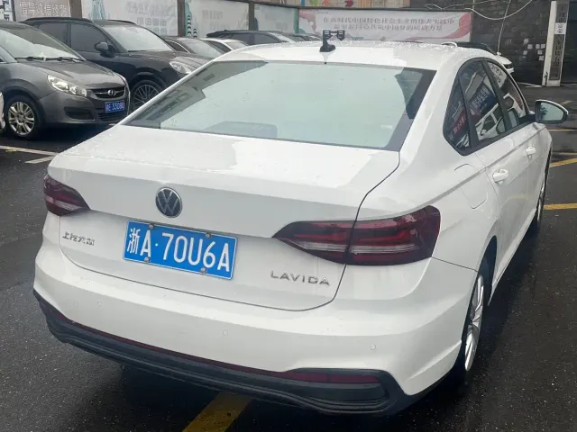 Volkswagen Lavida — Фото автомобиля 10