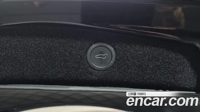Tesla Model 3 — Фото автомобиля 29