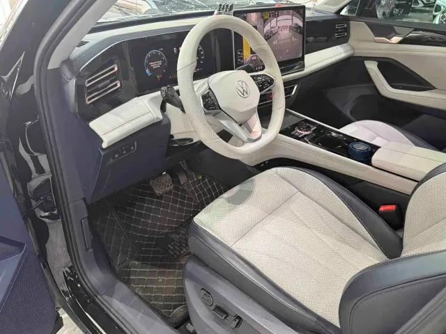 Volkswagen Tiguan L — Фото автомобиля 11